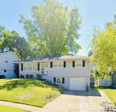 Main picture of 8215 Franklin St