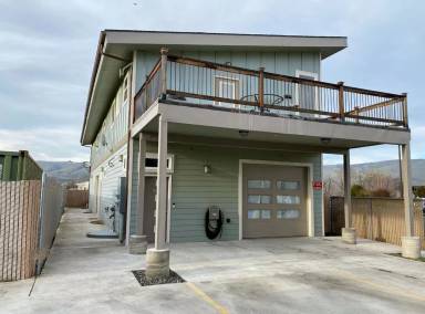 Main picture of 2221 River Rd