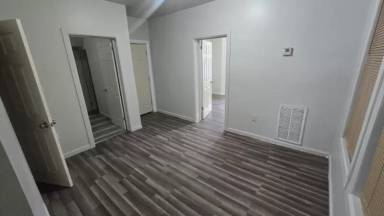 Main picture of 157 S 10th St
