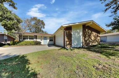 Main picture of 920 Waterview Cir