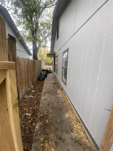 Main picture of 9703 Bratton Dr