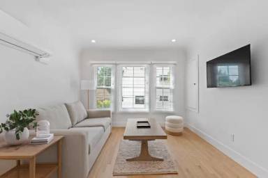 Main picture of 1020 1/2 Carol Dr