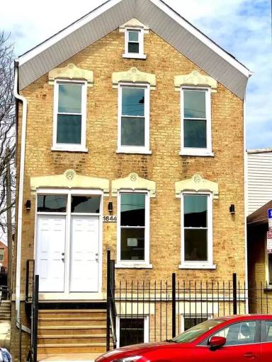 Main picture of 1644 W Cermak Rd