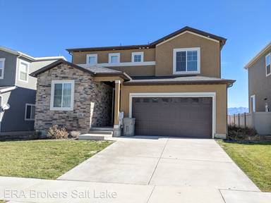 Main picture of 3238 S Hawk Dr