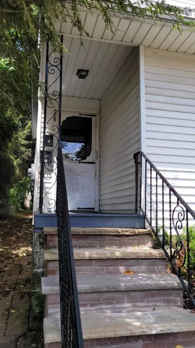 Main picture of 180 E Grand St