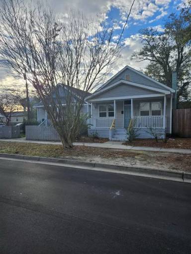 Main picture of 716 Queen St