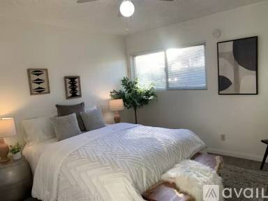 Main picture of 1000 E Alosta Ave