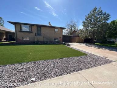 Main picture of 4728 Estes St