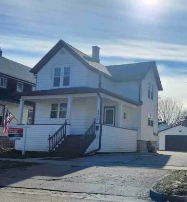 Main picture of 250 E 1st St