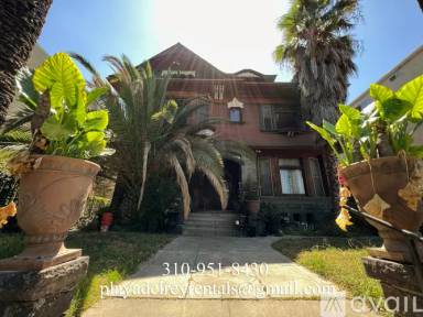 Main picture of 826 S Burlington Ave