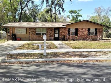 Main picture of 3926 NW 21st St
