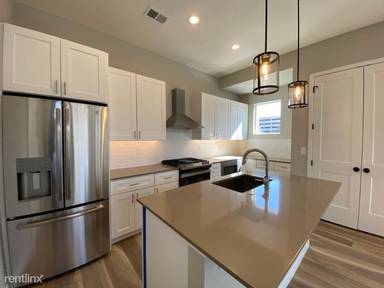 Main picture of 3531 S Pennsylvania St