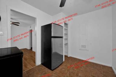 Main picture of 900 S Houston St