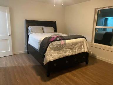 Main picture of 1482 Burger St