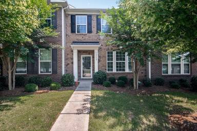 Main picture of 18452 W Catawba Ave