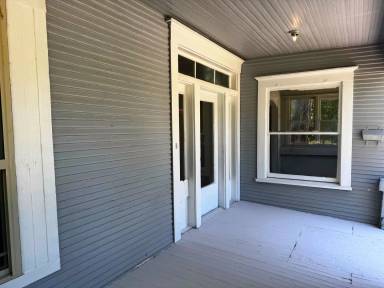Main picture of 1106 Burnett St