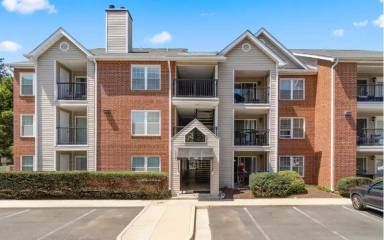 Main picture of The Pointe At Park Center