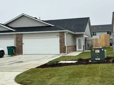 Main picture of 409 W May St