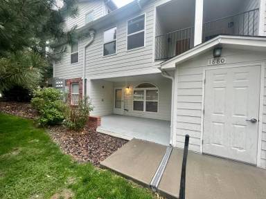 Main picture of 1880 S Cole St