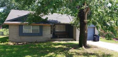 Main picture of 909 Charles Dr