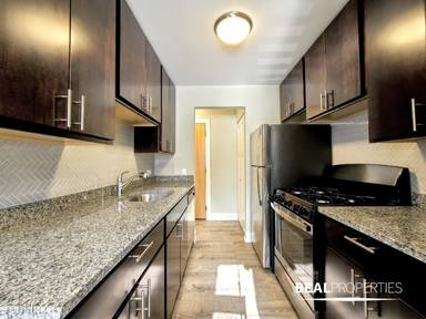 Main picture of 530 W Surf St