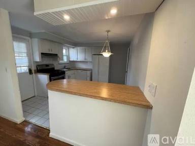 Main picture of 16 Clark St
