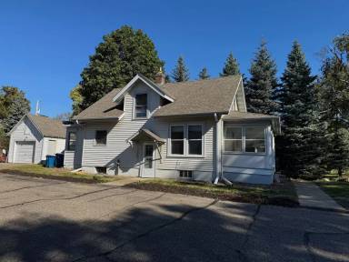 Main picture of 115 Chicago Ave N