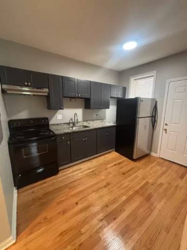 Main picture of 1463 E 68th St