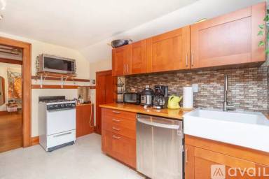 Main picture of 119 W 16th St