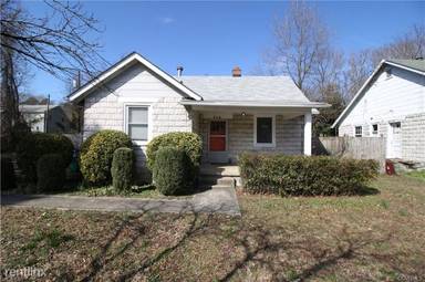 Main picture of 412 Lakeside Blvd