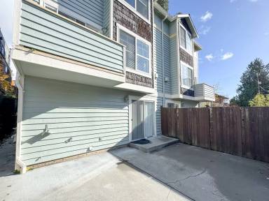 Main picture of 3813 Interlake Ave N