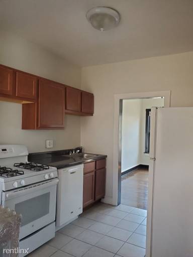 Main picture of 4403 N Broadway St