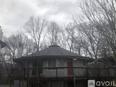 Main picture of 296 Knoll Dr