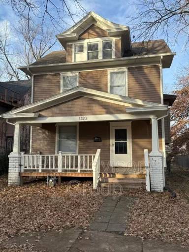 Main picture of 1323 SW Garfield Ave