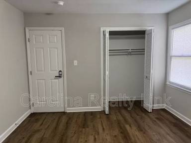 Main picture of Leaves Ln