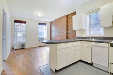 Main picture of 212-18 E 89th St