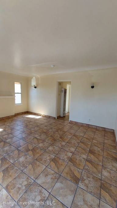 Main picture of 5215 1/2 W 20th St