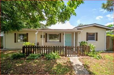 Main picture of 170 40th Ave NE