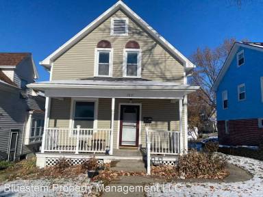 Main picture of 2837 Charles St