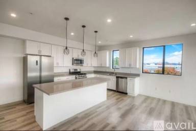 Main picture of 5612 Lexington Ave