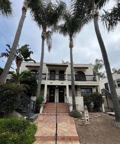 Main picture of 914 W 10th St