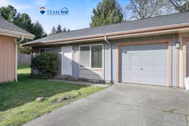 Main picture of 2210 26th Ave NE