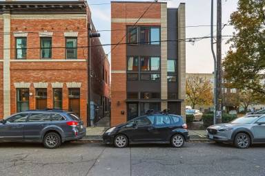 Main picture of 18-20 N Monroe St