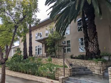 Main picture of 1433 N Hayworth Ave