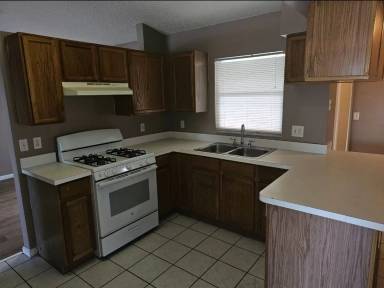 Main picture of 5104 Heatherstone Ct