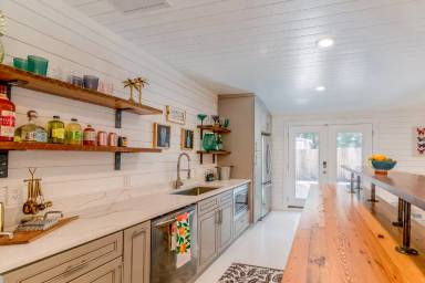 Main picture of 1003 E 39th St