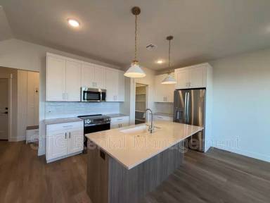 Main picture of 614 E Hemsworth Ln