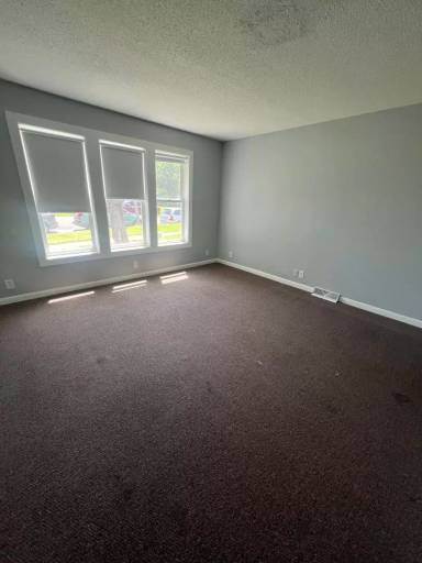 Main picture of 619 W Maple Ave N