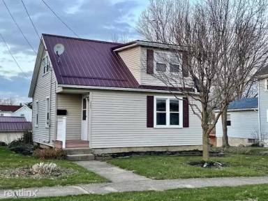Main picture of 220 E 8th St
