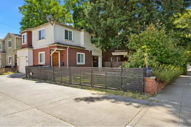 Main picture of 3004 Portola Way